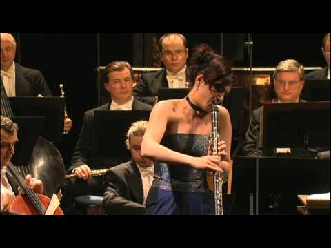 Mozart - Clarinet Concerto [Sharon Kam] - YouTube