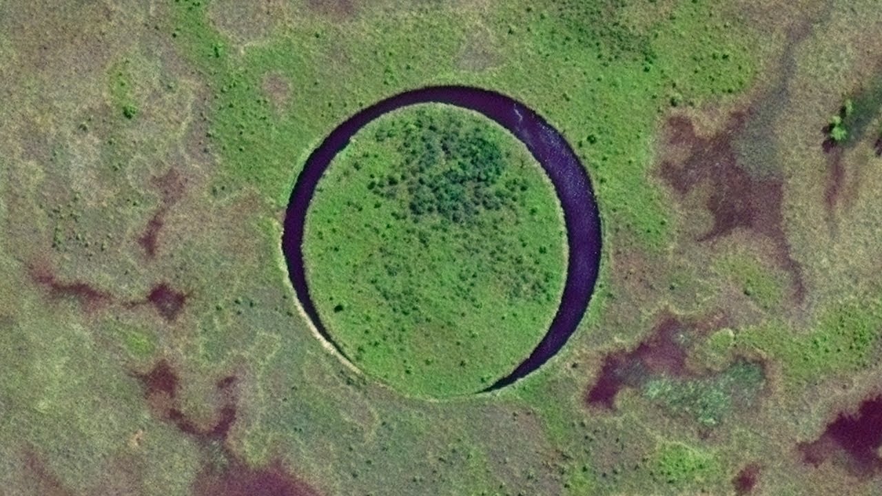 This Lake is Home to a Bizarre “Floating Eye” Island