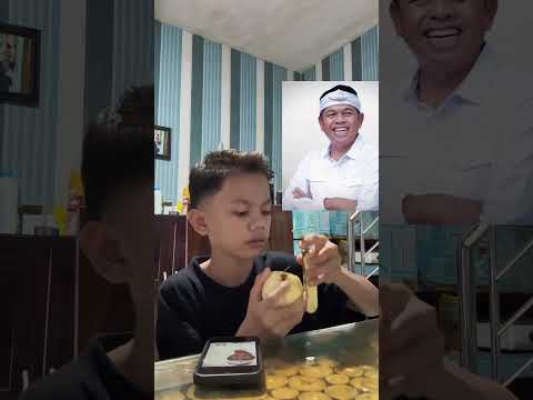 Anak Ini Siap Menunjukkan Bakatnya dengan Buah Pir #shortsviral #shortsfeed #videolucu #shorts