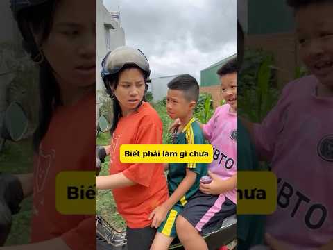 Biết phải làm gì chưa #shorts #mecon #haihuoc #vuichoicungcon #funny