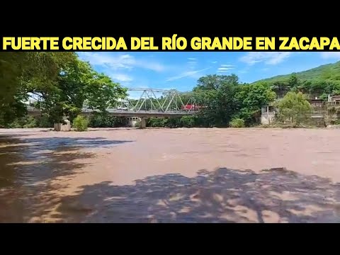 FUERTE CRECIDA DEL RÍO GRANDE EN ZACAPA, GUATEMALA.