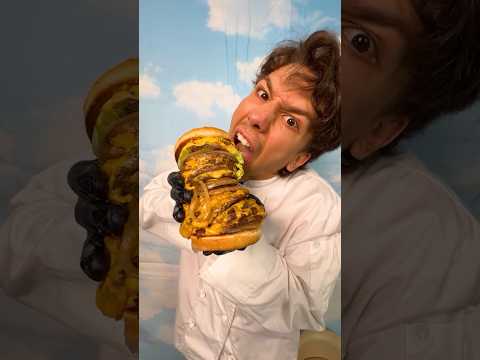 HOW MANY BITES FOR SUMO TO EAT A BURGER?? 😭😭