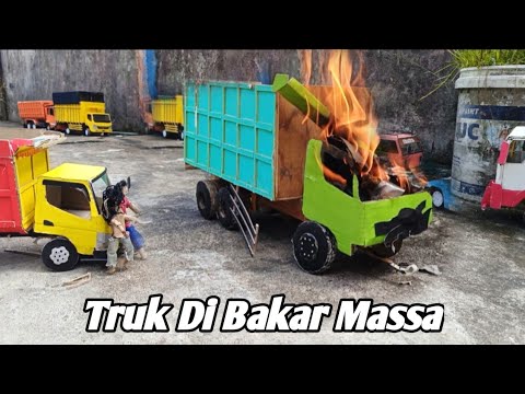 Buntut dari Kecelakaan!! Truk Tanah Di Bakar massa