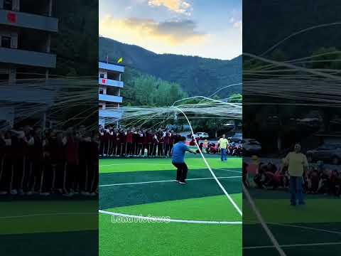 Thử thách điên rồ của các em học sinh