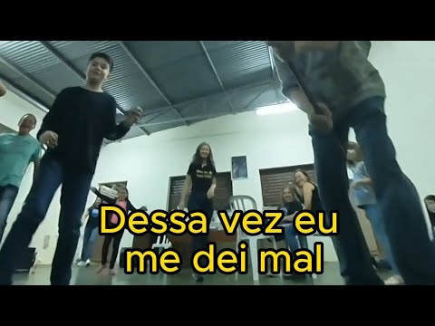 Drone entra em salão e é derrubado.