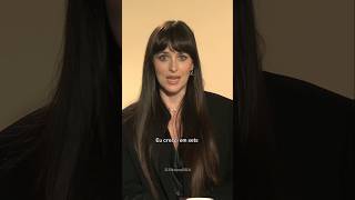 Dakota Johnson fala sobre sua experiência em produzir filmes. #DakotaJohnson #shorts
