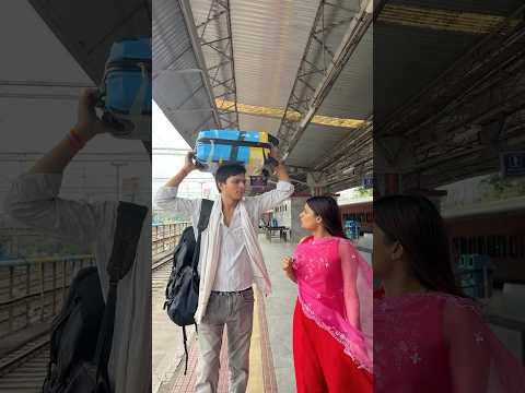 Pura auraa khatam ho gaya 😂😂 #shorts #railway #railwaystation #coolie