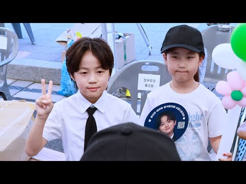 유지우 '어린 이성친구와 사진 찍기 쑥스러워 하는 귀여운 어린 왕자님' 서산팔봉산 감자축제 공연 후 유토피아 팬분들과 팬미팅
