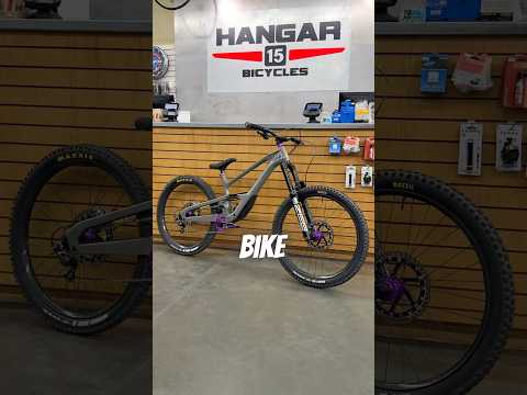 Send this to someone who’s been looking for a new enduro bike 😈🍍 Meet the Purple Pineapple