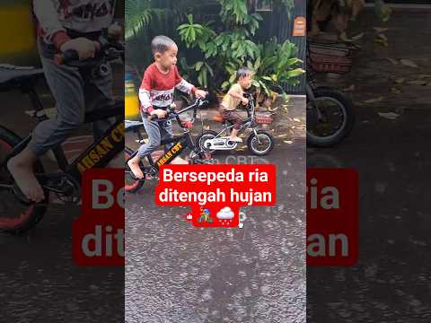 Bersepeda ria ditengah hujan🚴‍♂️🌧#shorts#shortvideo#sepeda#ahsan