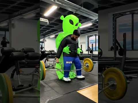 Mit Frauenkleid ins Gym😱🤣