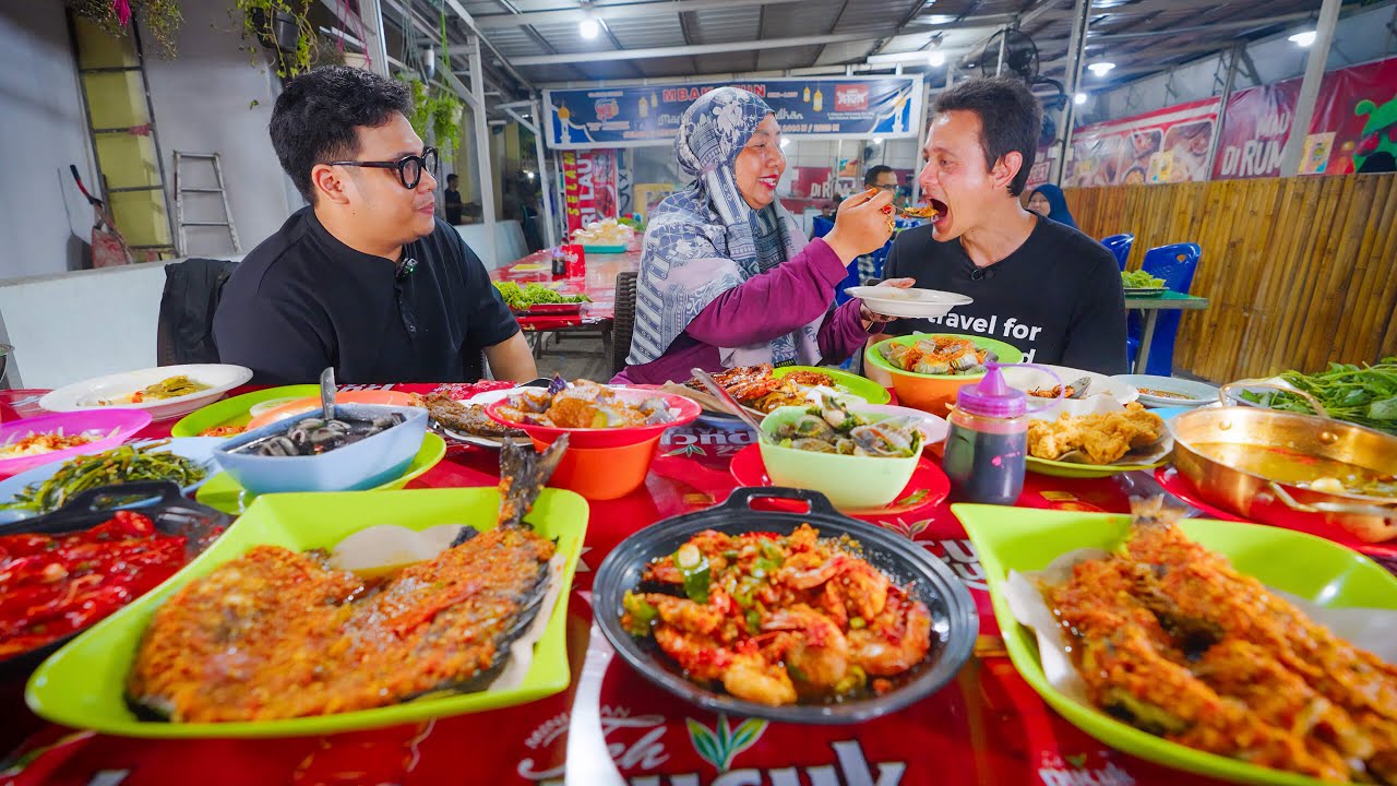 Indonesia Seafood Paradise! 23 DISHES IN ONE DAY - Best Food in Makassar!