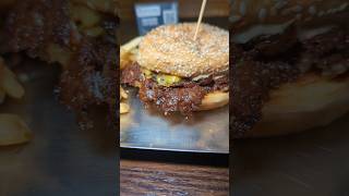 USPS Mailman Eats One Of The Best Cheeseburgers In Chicago! (Leavitt St Tavern)