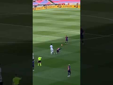 Bellingham and Pedri 👀 #bellingham #pedri #barcelona #realmadrid #football #fyp