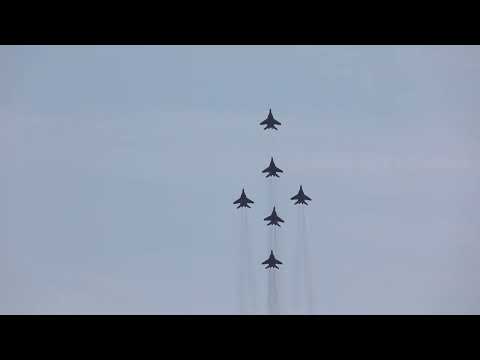 Russian aircraft demonstrate aerobatics