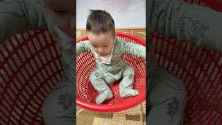 1 mình con 1 ghế #baby #cute #cutebaby #thinhhanh #embe #xuhuong #viralvideo #viralshort #blw #funny
