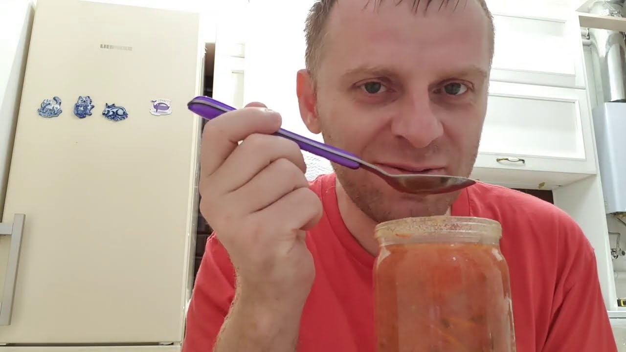 Коля привёз еду. мама говорит