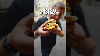 Wir würden euch keinen Plant-Based Burger verkaufen, den wir nicht selbst feiern 🌱🍔