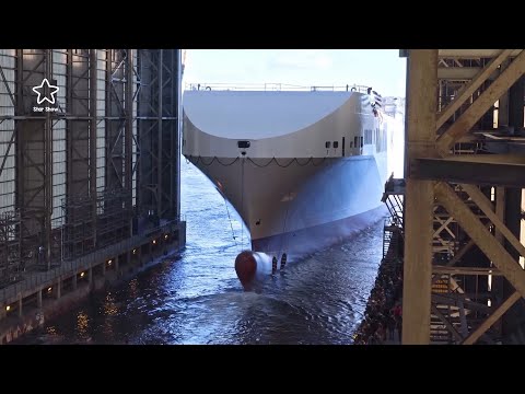 An extraordinary method of launching a large ship🔥Star Show