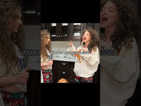 demitra hit that note ngl #kalogerasisters #demitrakalogeras #sundaykalogeras #elianakalogeras