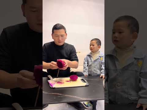 It turns out that dragon fruit can be cut like this. Naughty little guy, human cub, cute baby