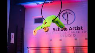 Christmas Party Scholy Artist 2025 - Nela Illková Aerial Hoop
