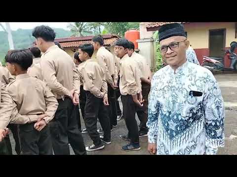 UPACARA HUT PGRI DI SMPN 2 SALEM