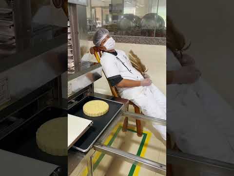 Daily work on the production line of the five-nut mooncake factory #bakery #streetfood