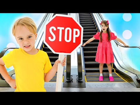 Los niños aprenden las reglas de seguridad en el centro comercial - Historias útiles con Chris