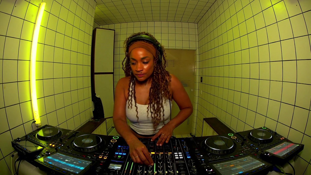 Caren Callas | HÖR – April 17 / 2026