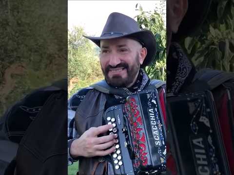 La Cumparsita (tango) Enzo SCACCHIA e l'organetto JAMBO© da lui inventato e legalmente deposito.