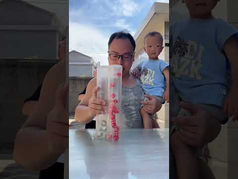 Hold the baby in one hand and stand with two pillars in the other hand. Nuts 10 dice in 158 seco