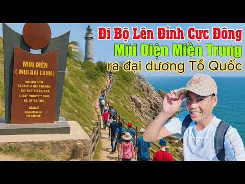 Nhiều người kéo nhau đi bộ lên đỉnh Mũi Điện Phú Yên nơi sâu ra đại dương của Tổ Quốc