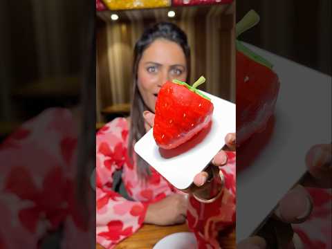 ✨🍓 Strawberry-ல இப்படி ஒரு icecream Cake ஆhh..!!😍| Strawberry Fruit Challenge | #shorts