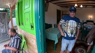 DOUA FAMILII DIN GERMANIA SI POMPIERU CU PESTELE LA CASUTA MONDIALA