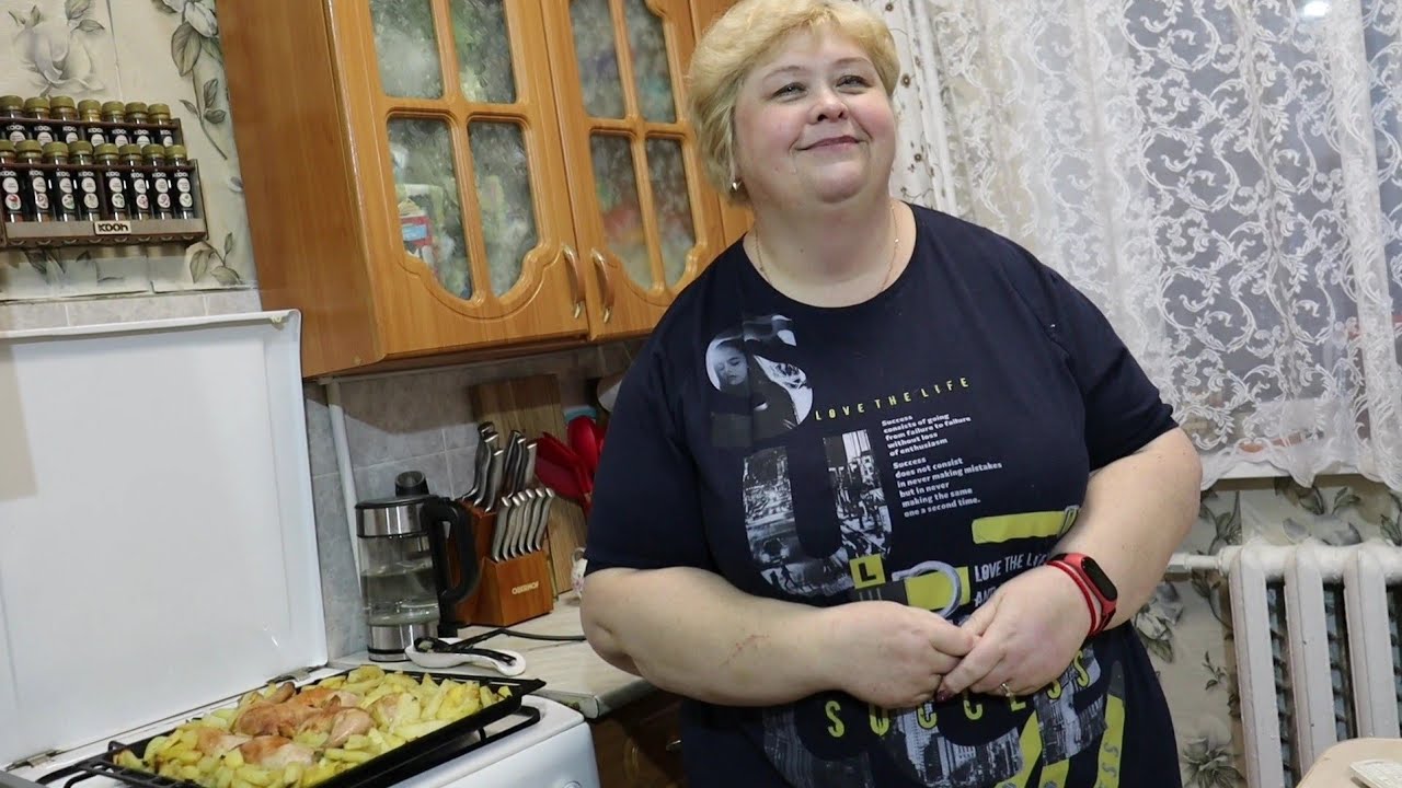 Распаковка обновок. Опять пикирую помидоры. Ужин на скорую руку.