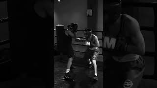 Dia começou com o #BoxeCorinthians iniciando mais uma semana de treinamentos no ringue da RedFit!