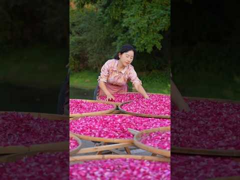 Love Blooms in Yunnan: Where Even Cakes Carry Flowers