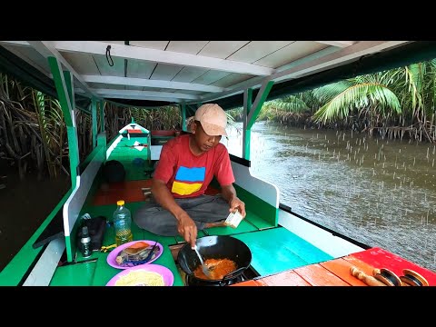 Masak udang spaghetti la fonte bumbu kacang setelah mancing saat hujan di sungai