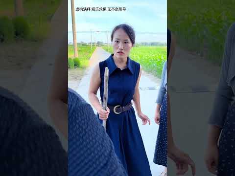 Лысый прикинулся супергероем. Смешное видео