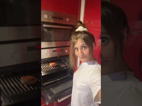 Le chausson au pomme magique 🙂🍏 J’AI TESTÉ POUR VOUS ! #shorts  #funny #relatable #wtf