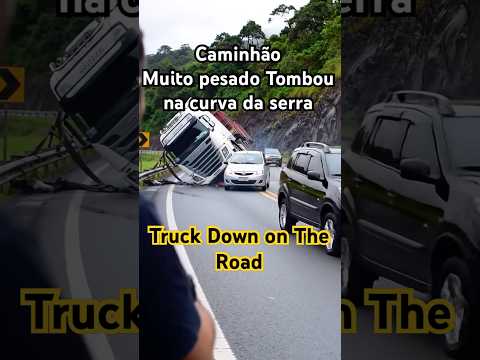 Caminhão carregando Bubina industrial capota em rodovia movimentada | big truck crash in highway