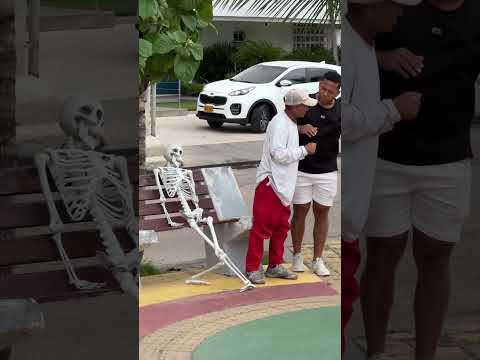 Intenté no ver este video pero fue imposible