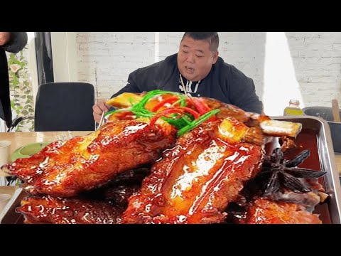 猴哥5斤小精排盛宴，搭配两盘灵魂小菜，这味道吊打餐馆！【胖猴仔】