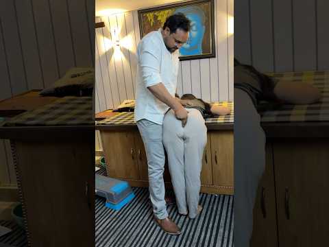 Tail bone adjustment #chiropractor #physiotherapist #backpainchiropractor