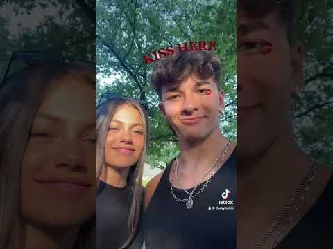 LISA LUCHETTA ANGELICA GIUSTOLISI GIADA BOSETTI ED ER GENNARO MI BACIANO damytwins
