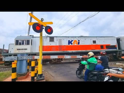 EWS Baru WANTECH | Gentanik Baru | Dous Lokomotif | Perlintasan Kereta Api SIEMENS