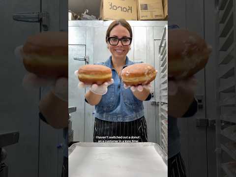 I couldn’t resist ✨👀 #donuts #carl #customer #donutshop #vegas #vegasfood #minions #funny