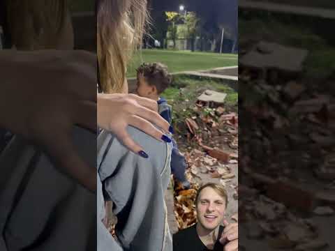 Vamos a la plaza y aparece un niño de la nada 😳😳😳#reaccion