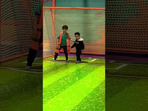 متحمس رضا في لعب الكوره على اغنيه حان وقت التحدي اغنيه عامر